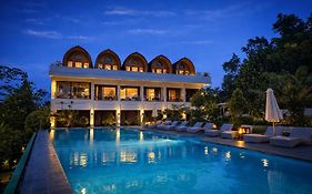 Nirvana Hotel Tetebatu